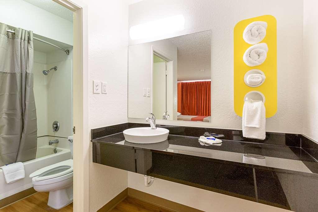 Motel 6 Baton Rouge Southeast Prairieville Room photo