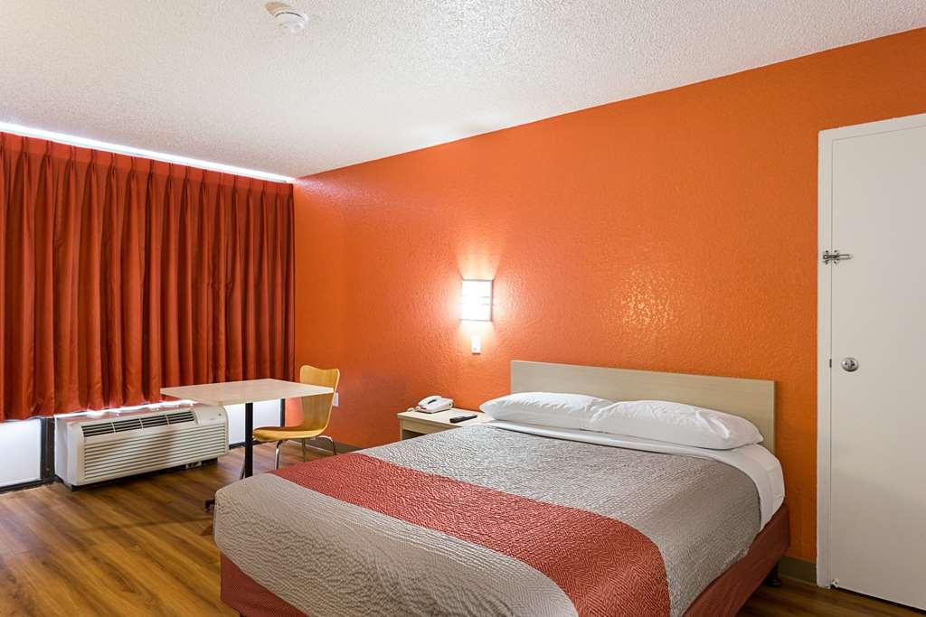 Motel 6 Baton Rouge Southeast Prairieville Room photo