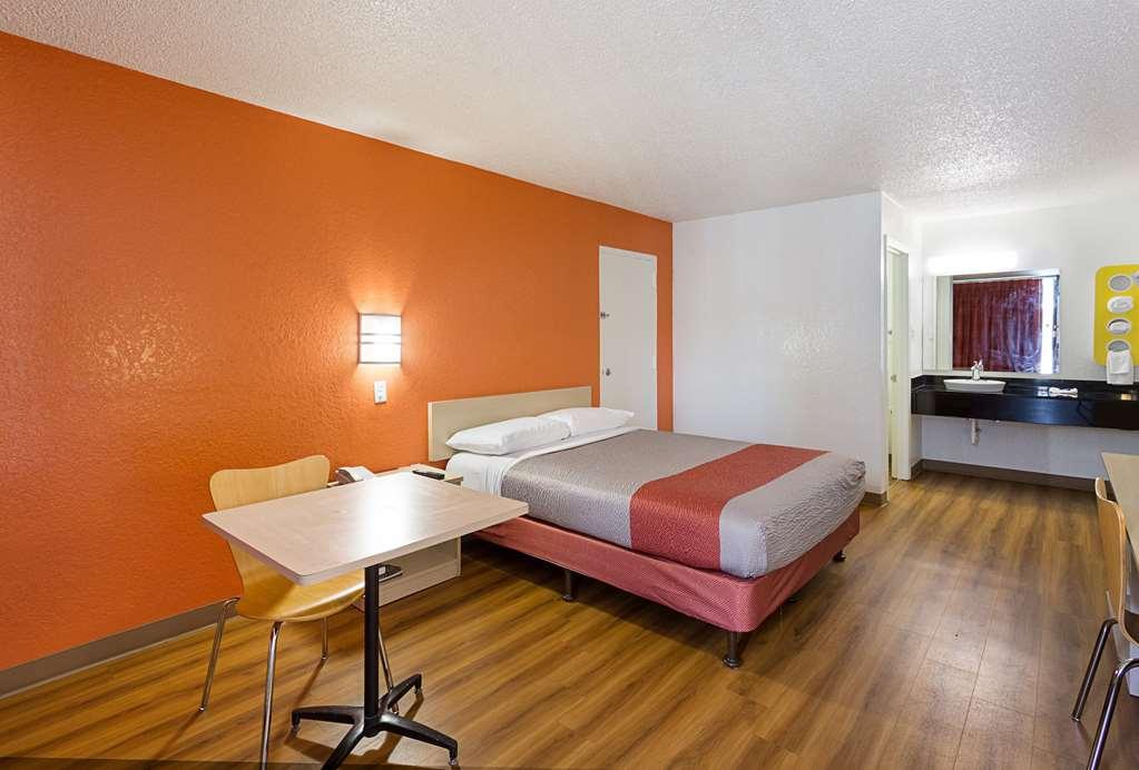 Motel 6 Baton Rouge Southeast Prairieville Room photo