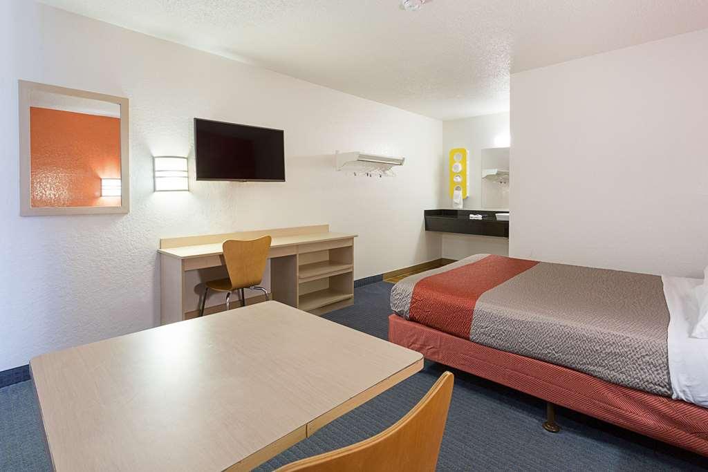 Motel 6 Baton Rouge Southeast Prairieville Room photo