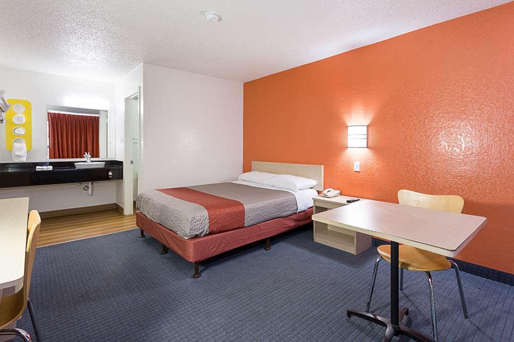 Motel 6 Baton Rouge Southeast Room photo