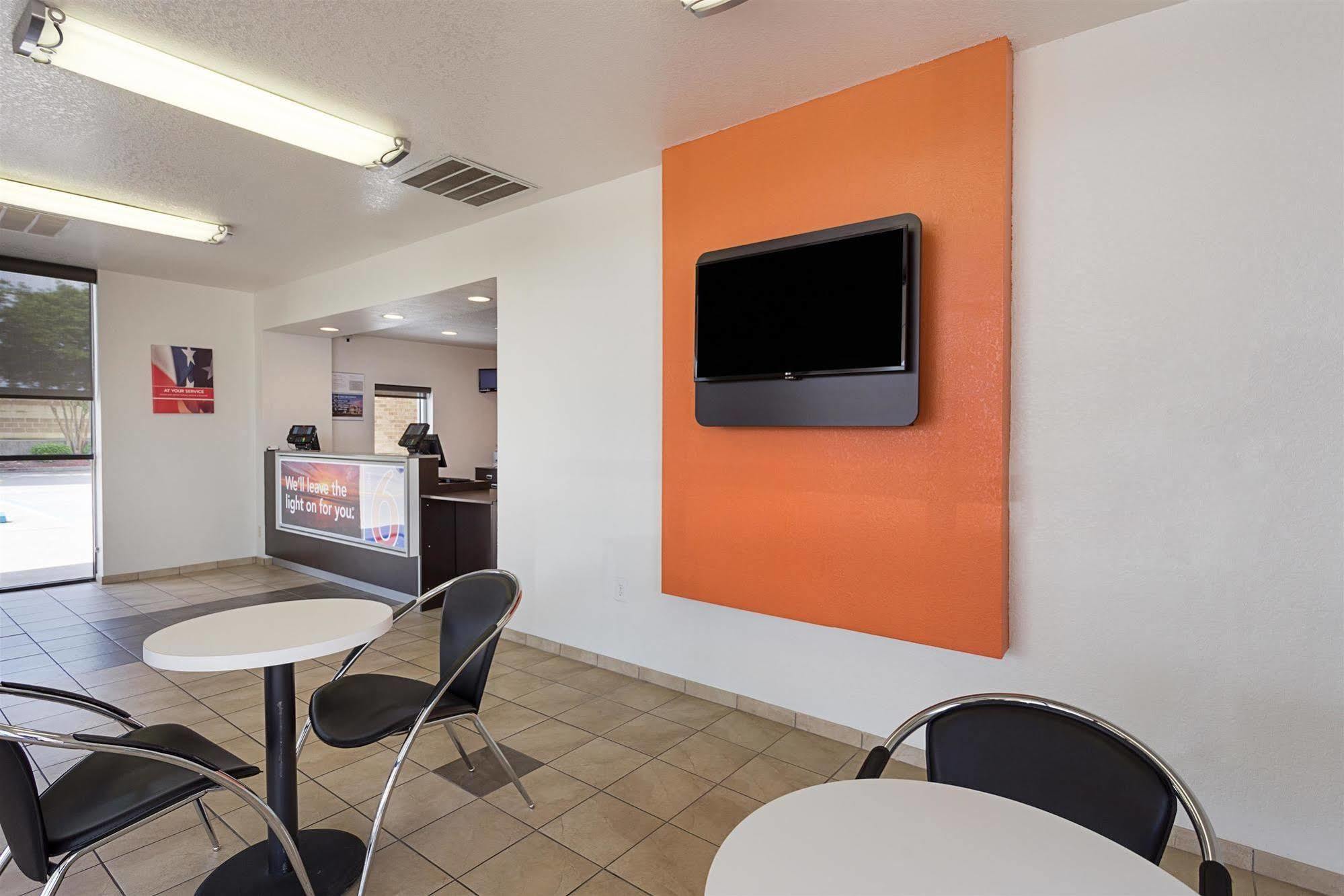 Motel 6 Baton Rouge Southeast Prairieville Exterior photo